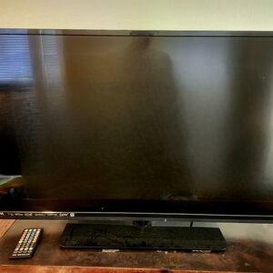 Flat Screen TV with Remote